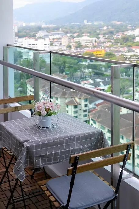 Comfy Studio/Gurney/Mansion One George Town